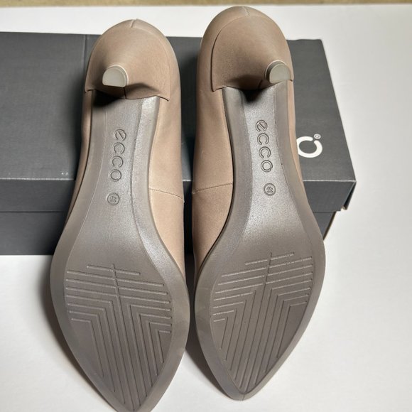 ECCO Women's Pump Size 10-10.5, 41EU. Beige Shape 45 Pointy Sleek New - Picture 9 of 12